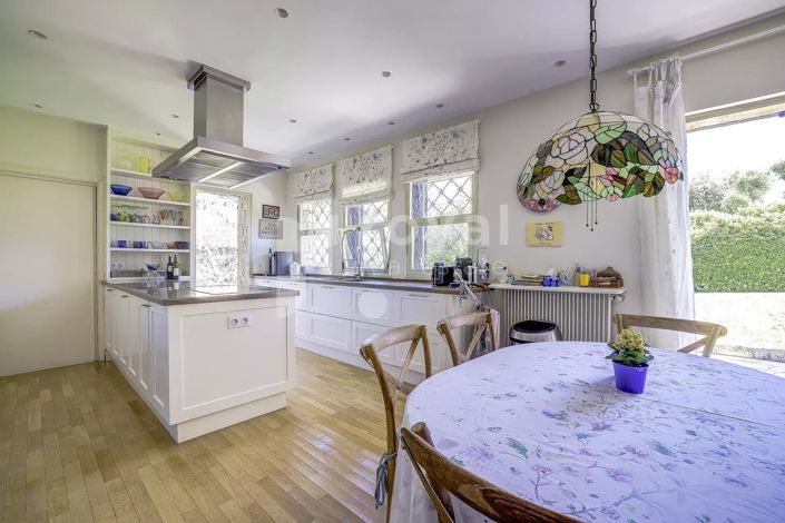 Image No.18-5 Bed House for sale