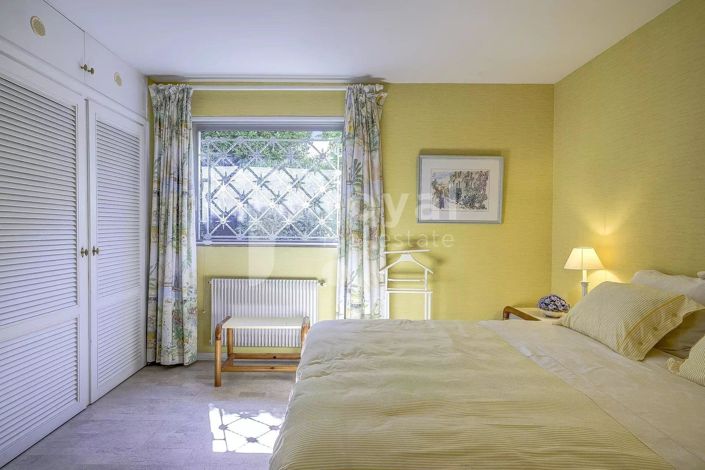 Image No.24-5 Bed House for sale