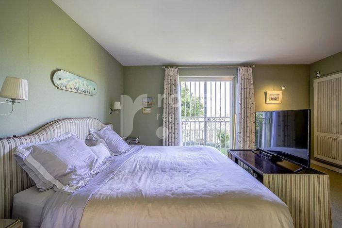 Image No.26-5 Bed House for sale