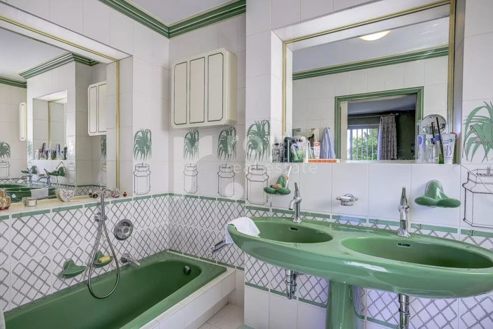 Image No.27-5 Bed House for sale