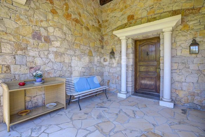 Image No.3-5 Bed House for sale