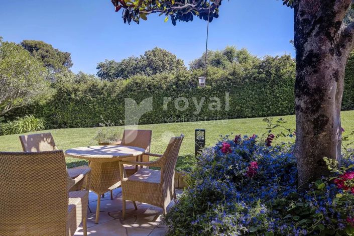 Image No.9-5 Bed House for sale