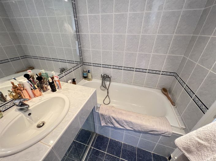 Image No.6-3 Bed Apartment for sale