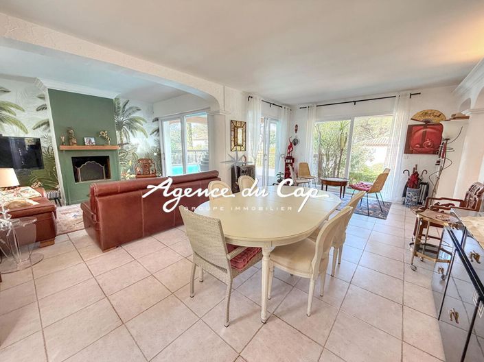 Image No.4-4 Bed House for sale