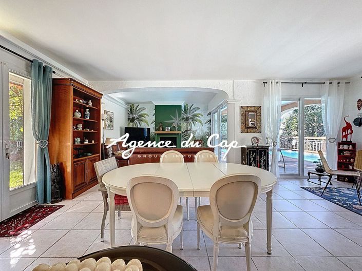 Image No.7-4 Bed House for sale