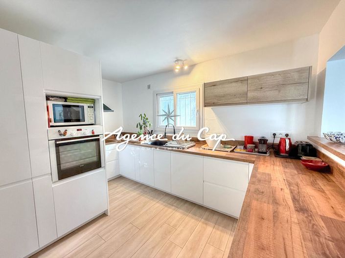 Image No.8-4 Bed House for sale