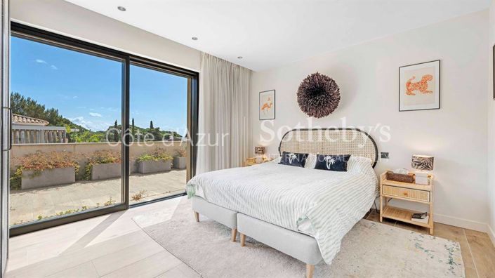 Image No.15-6 Bed Property for sale