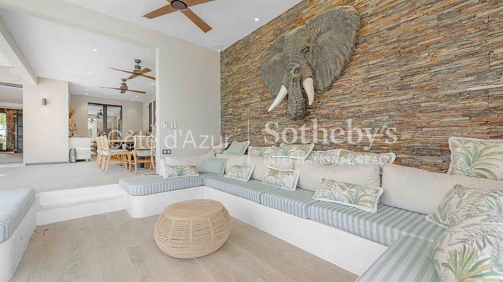 Image No.19-6 Bed Property for sale