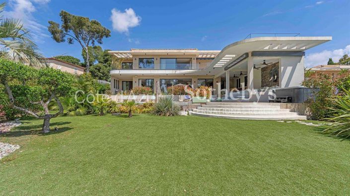 Image No.20-6 Bed Property for sale