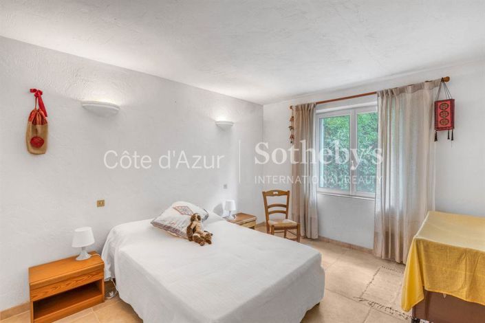 Image No.17-5 Bed House for sale