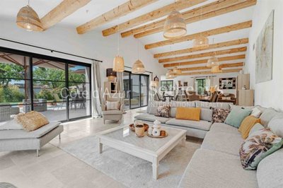 6 Bed Property for sale