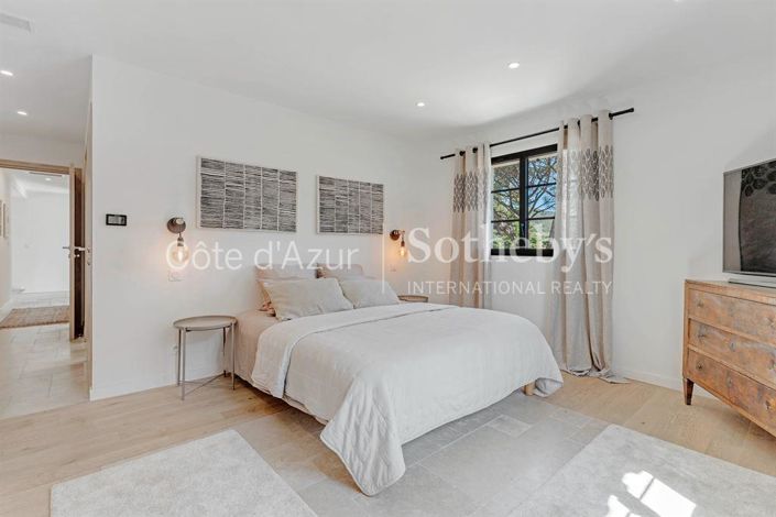 Image No.14-6 Bed Property for sale