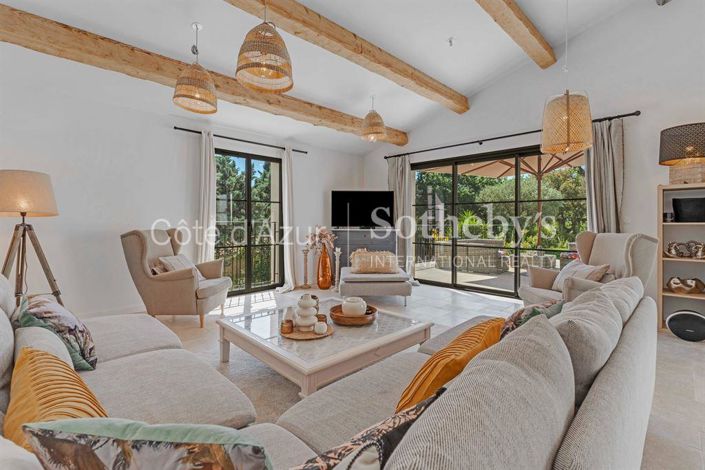 Image No.5-6 Bed Property for sale