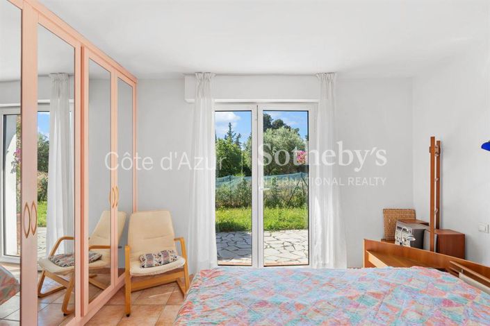 Image No.12-5 Bed House for sale