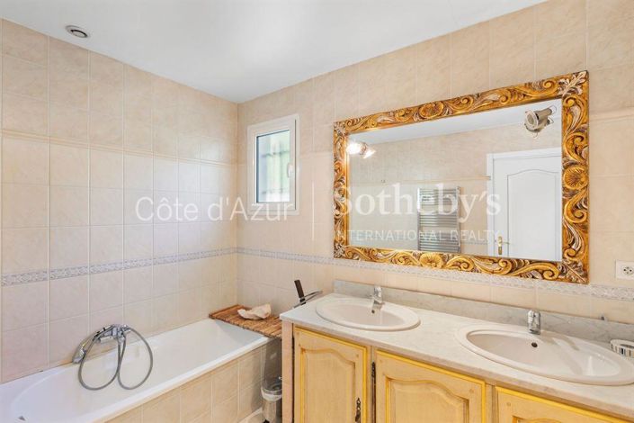 Image No.15-5 Bed House for sale