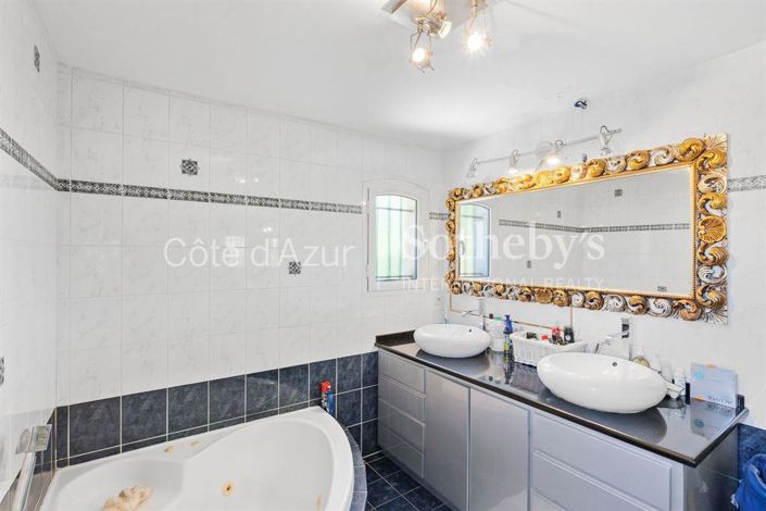 Image No.17-5 Bed House for sale