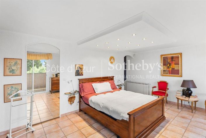 Image No.18-5 Bed House for sale