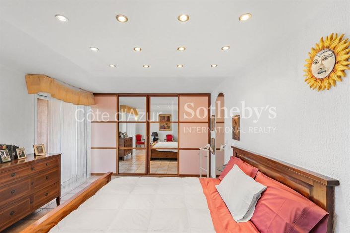 Image No.20-5 Bed House for sale