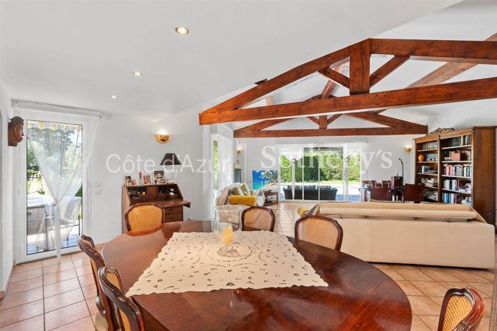 Image No.6-5 Bed House for sale