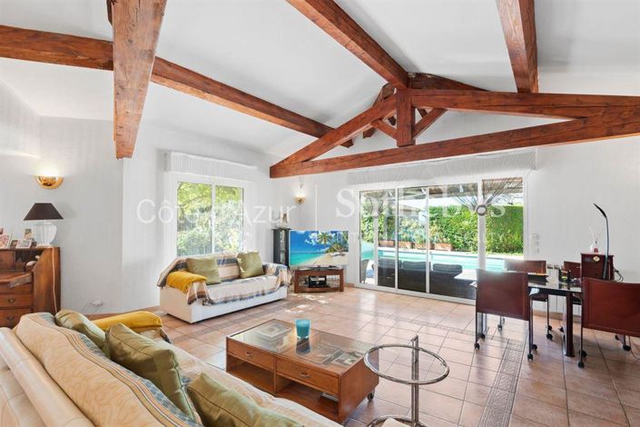 Image No.8-5 Bed House for sale