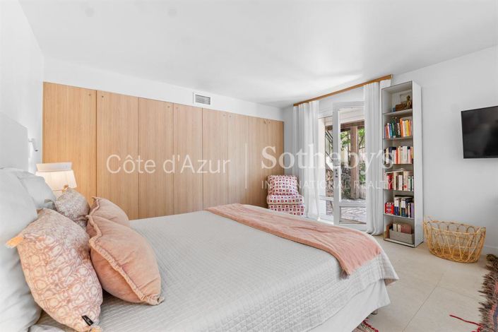 Image No.15-3 Bed House for sale