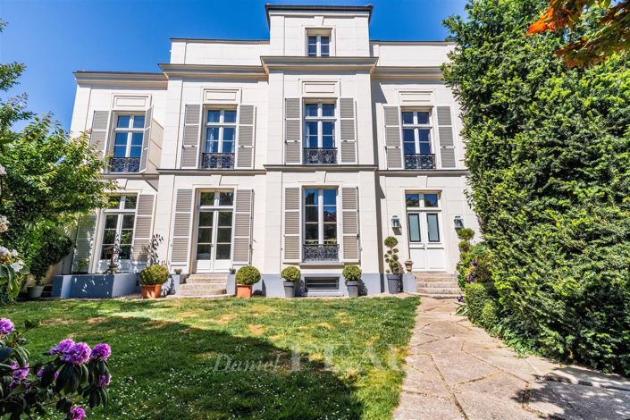 Image No.1-3 Bed House for sale