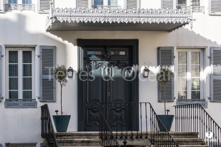 Image No.1-8 Bed House for sale