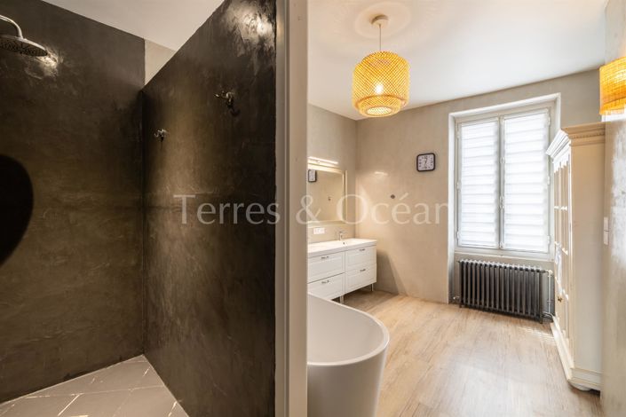 Image No.17-8 Bed House for sale