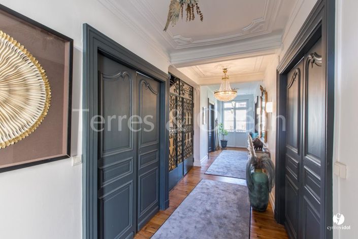 Image No.4-8 Bed House for sale