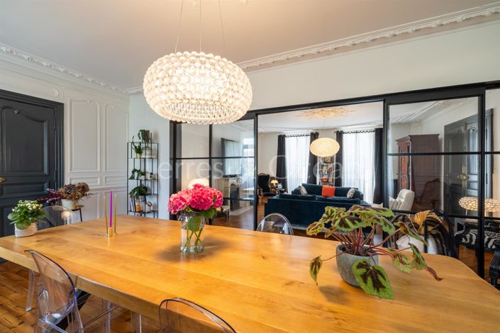 Image No.5-8 Bed House for sale