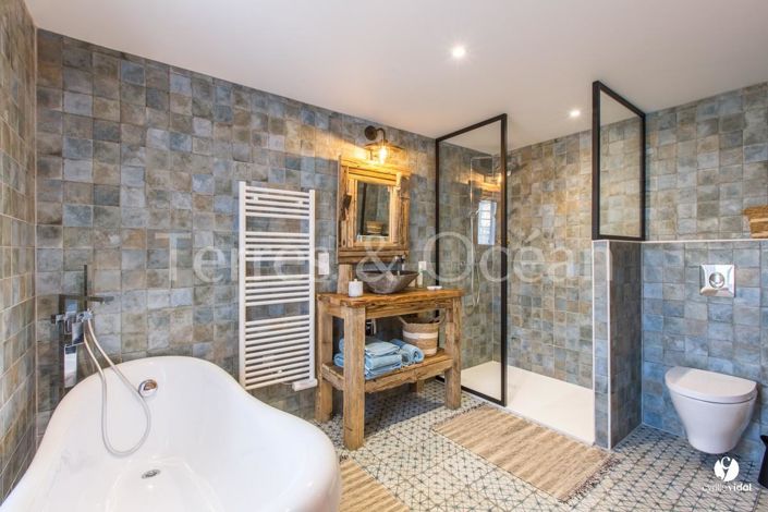 Image No.9-8 Bed House for sale