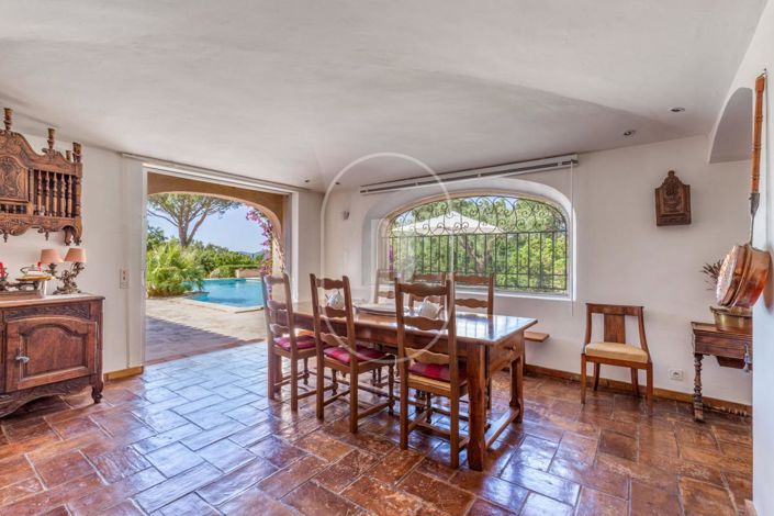 Image No.3-6 Bed House for sale