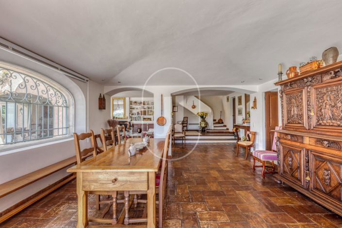 Image No.4-6 Bed House for sale