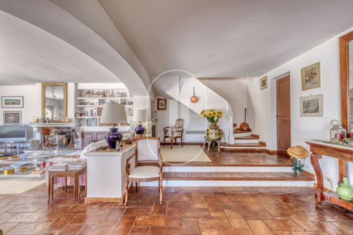 Image No.5-6 Bed House for sale