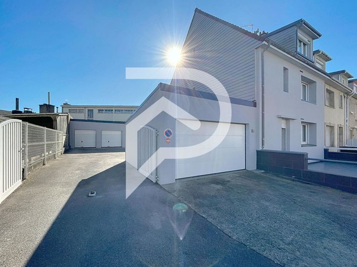 Image No.1-4 Bed House for sale