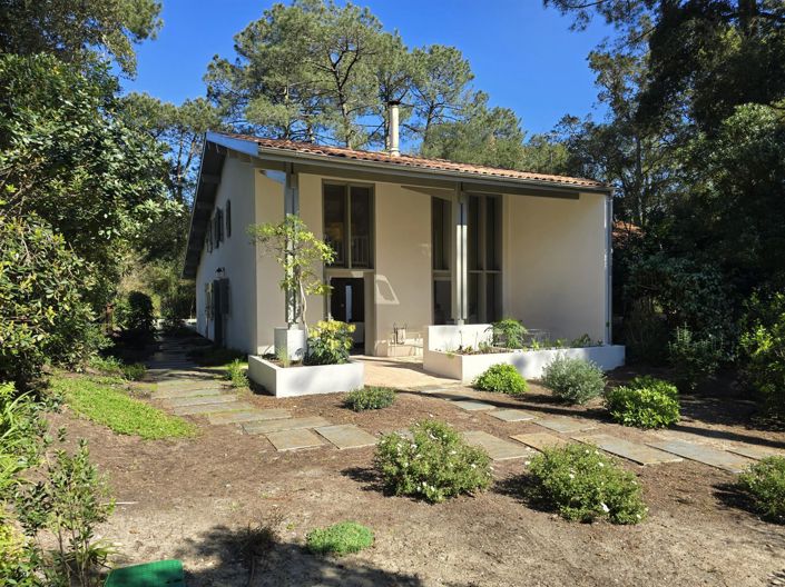 Image No.1-3 Bed House for sale