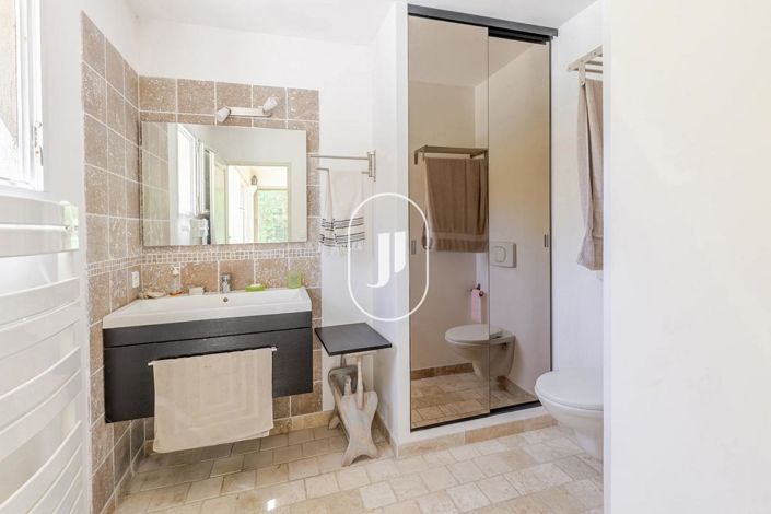 Image No.10-3 Bed House for sale