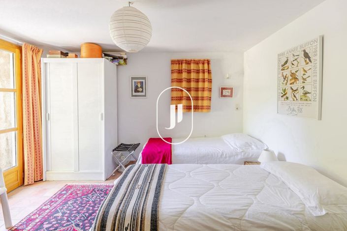 Image No.8-3 Bed House for sale