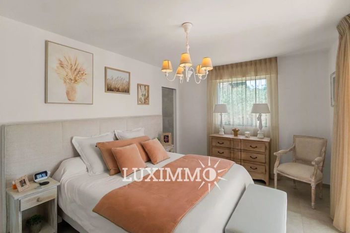 Image No.12-5 Bed House for sale