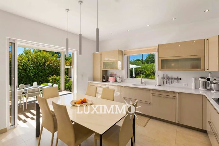 Image No.9-5 Bed House for sale