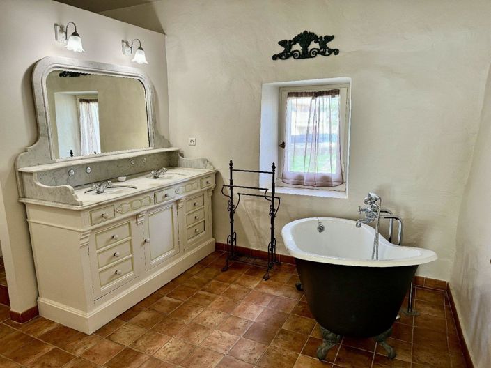 Image No.6-18 Bed House for sale