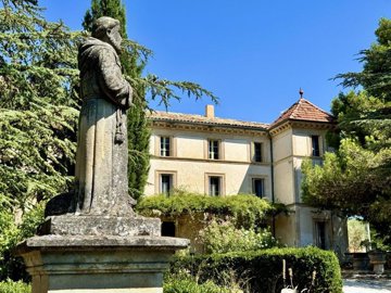 1 - Gordes, Property