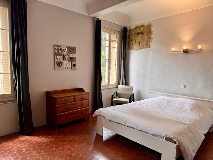 Image No.6-11 Bed Property for sale