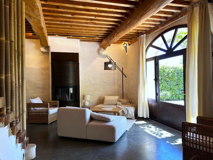 Image No.9-6 Bed House for sale