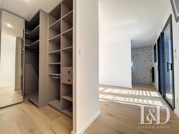 Image No.10-4 Bed House for sale