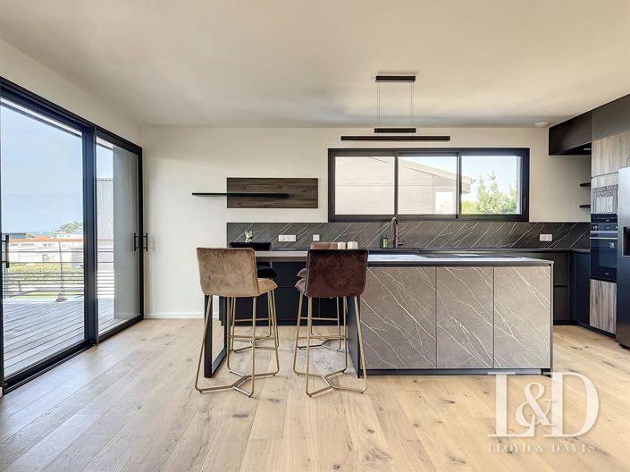 Image No.15-4 Bed House for sale