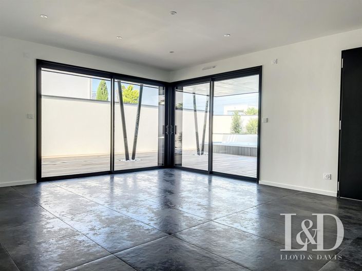 Image No.16-4 Bed House for sale