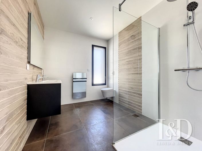 Image No.18-4 Bed House for sale