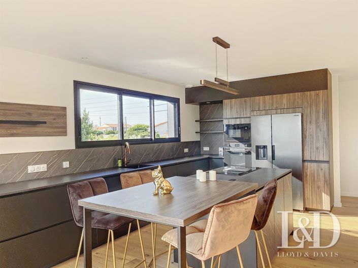 Image No.22-4 Bed House for sale