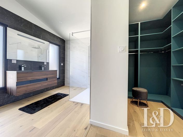 Image No.24-4 Bed House for sale